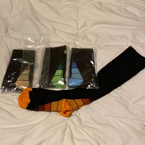 NWOT- 4 Pair Womens Knee High Compression Socks Size L/XL